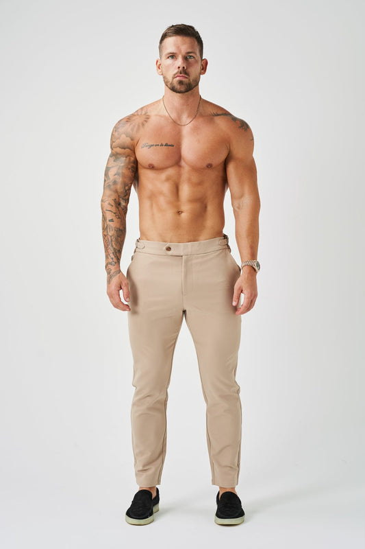 Elastiska byxor med platt tryck och sidohängslen – beige