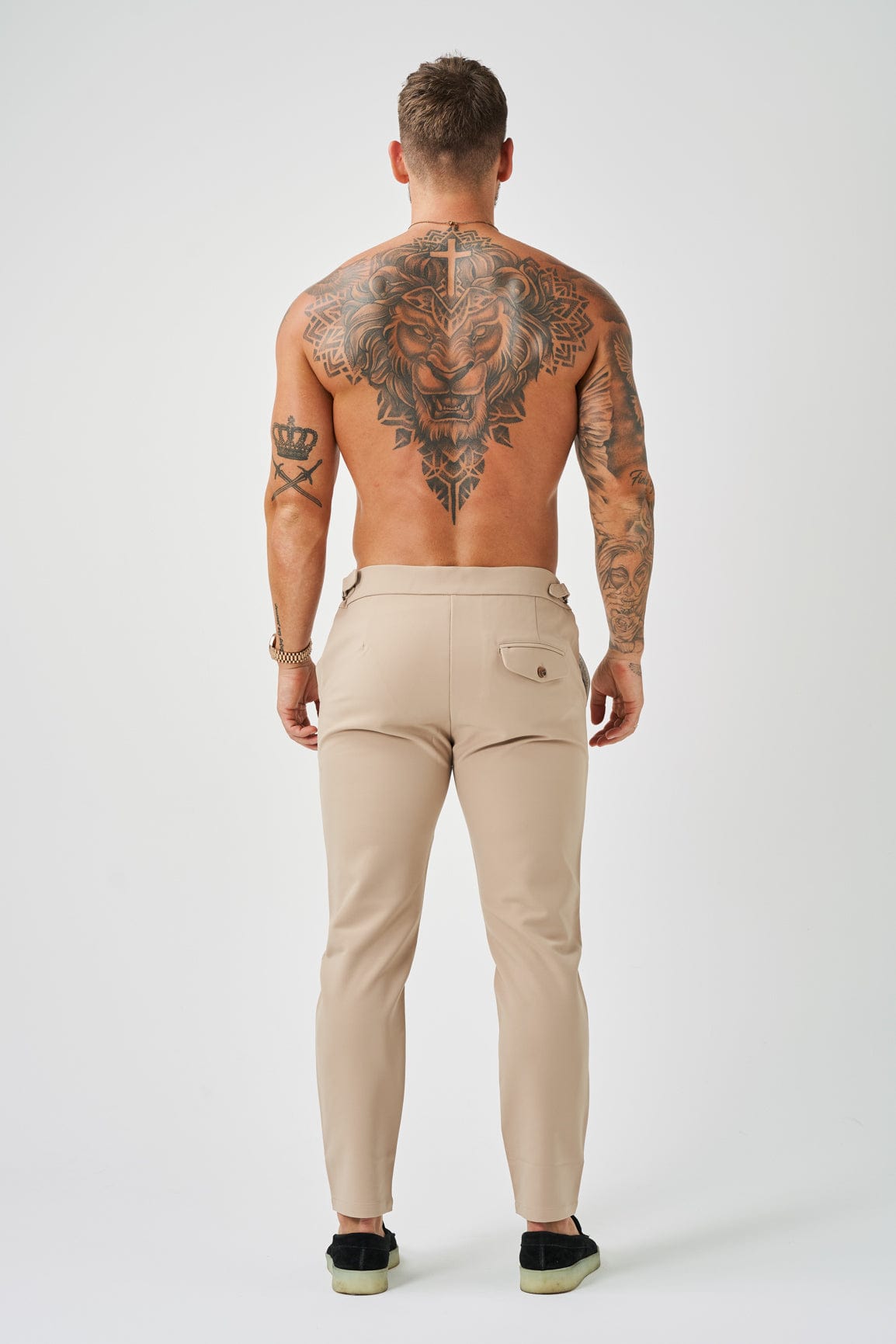 Elastiska byxor med platt tryck och sidohängslen – beige