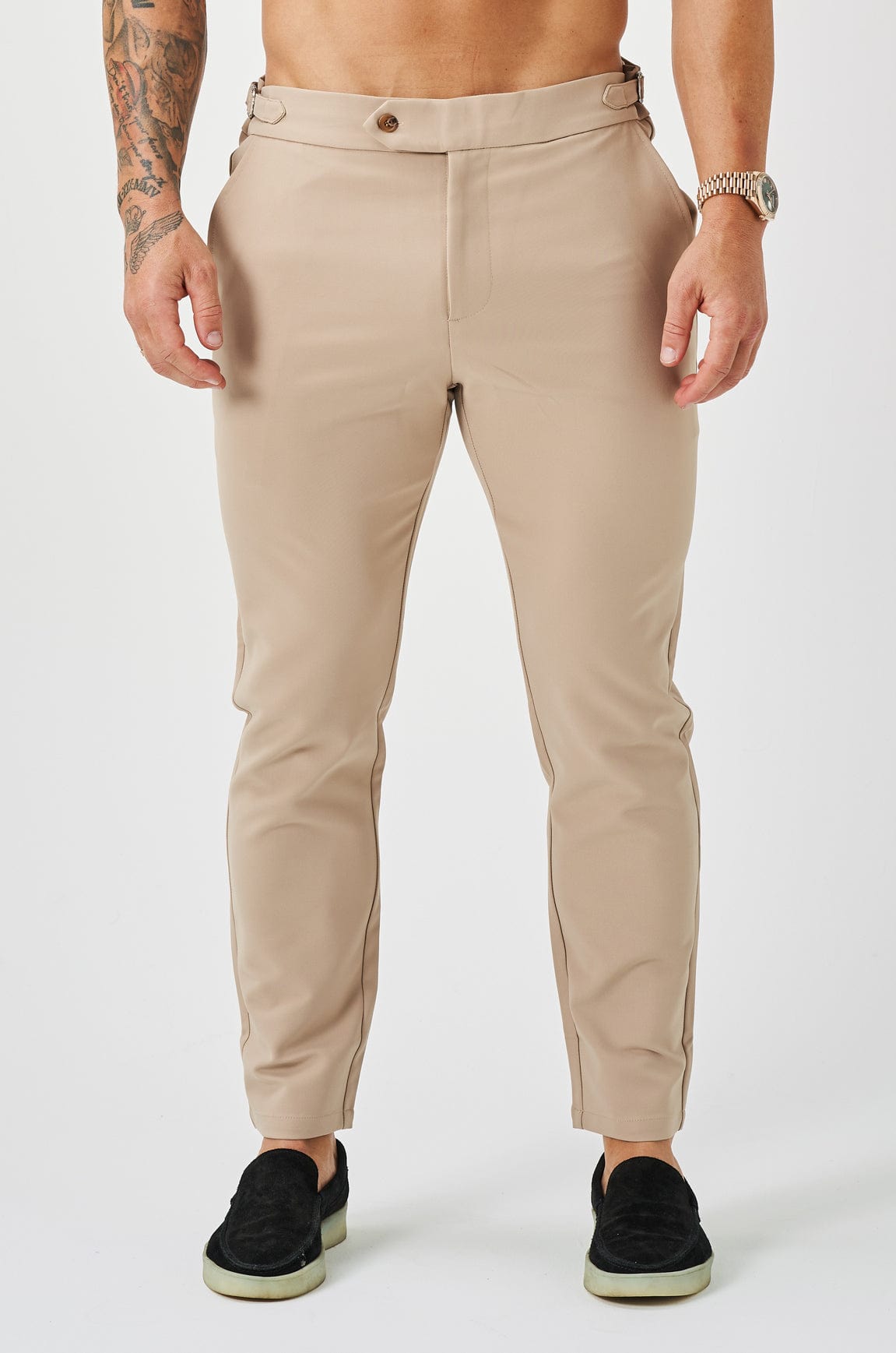 Elastiska byxor med platt tryck och sidohängslen – beige